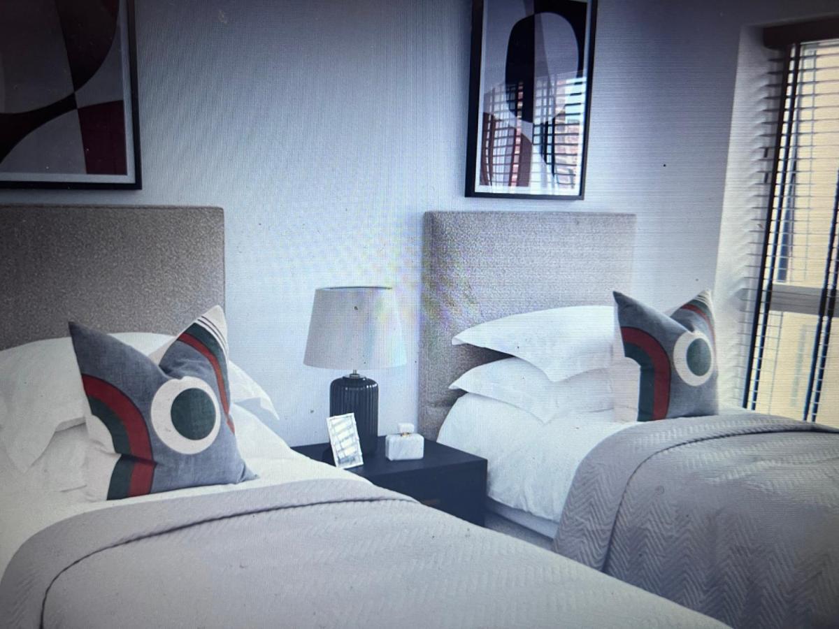 4-Level Luxury 2 Bedroom House Sleeps 6, Rooftop, Harry P & Free Parking Watford  Exteriér fotografie