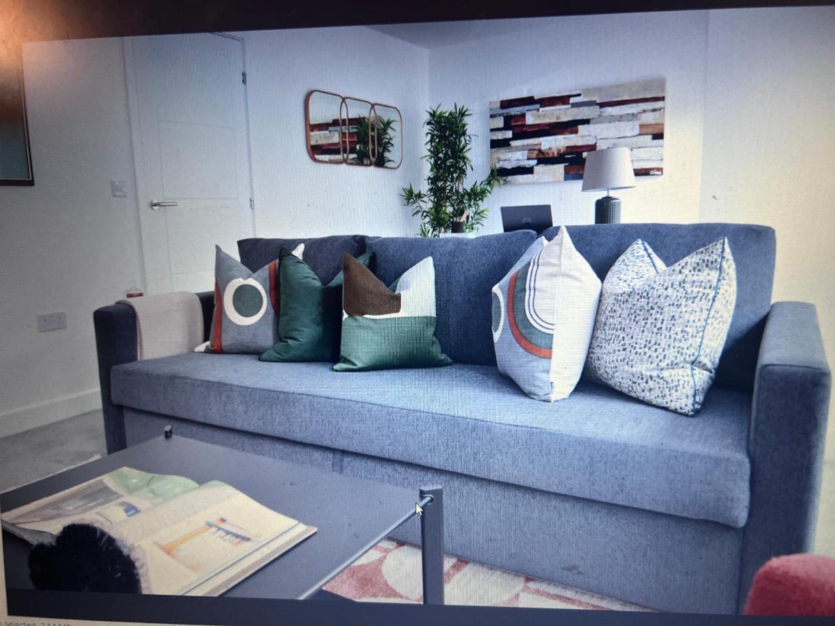 4-Level Luxury 2 Bedroom House Sleeps 6, Rooftop, Harry P & Free Parking Watford  Exteriér fotografie