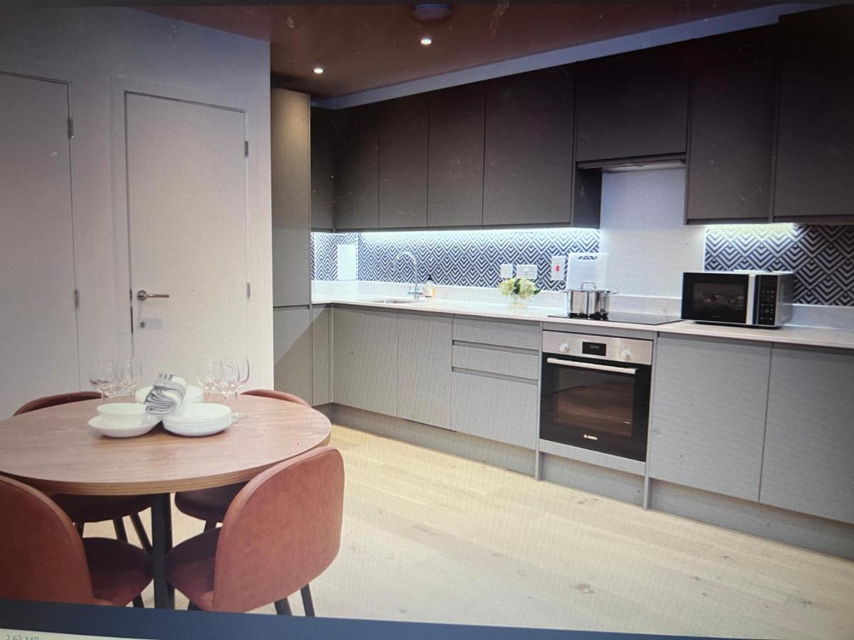4-Level Luxury 2 Bedroom House Sleeps 6, Rooftop, Harry P & Free Parking Watford  Exteriér fotografie