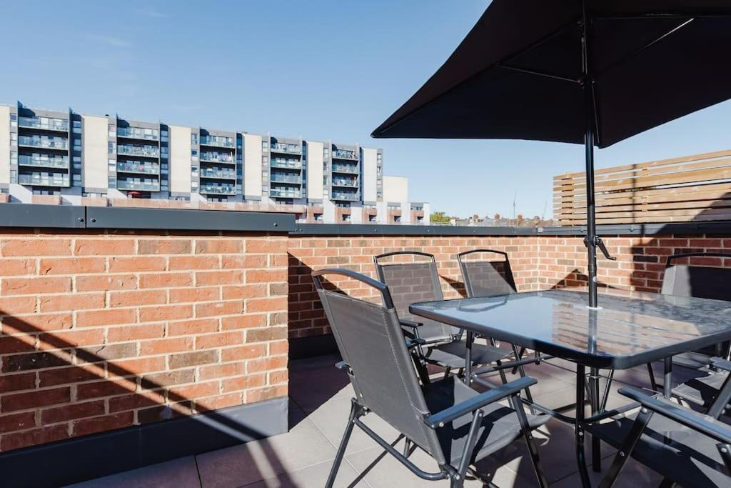 4-Level Luxury 2 Bedroom House Sleeps 6, Rooftop, Harry P & Free Parking Watford  Exteriér fotografie