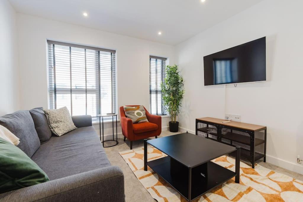 4-Level Luxury 2 Bedroom House Sleeps 6, Rooftop, Harry P & Free Parking Watford  Exteriér fotografie