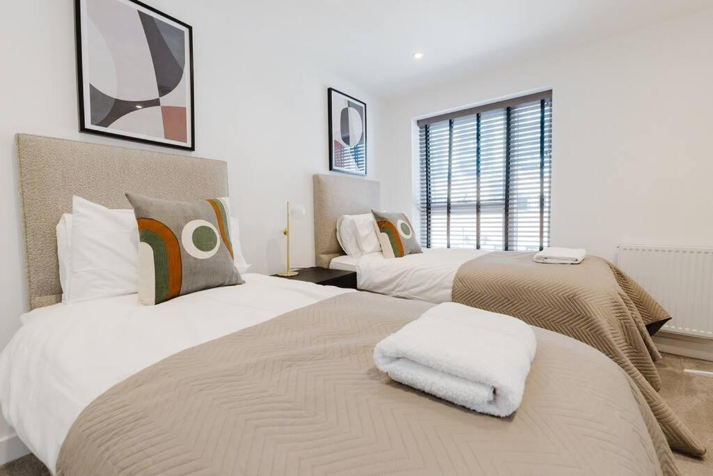 4-Level Luxury 2 Bedroom House Sleeps 6, Rooftop, Harry P & Free Parking Watford  Exteriér fotografie