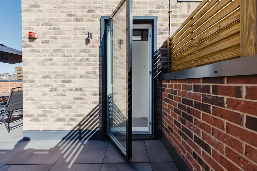 4-Level Luxury 2 Bedroom House Sleeps 6, Rooftop, Harry P & Free Parking Watford  Exteriér fotografie