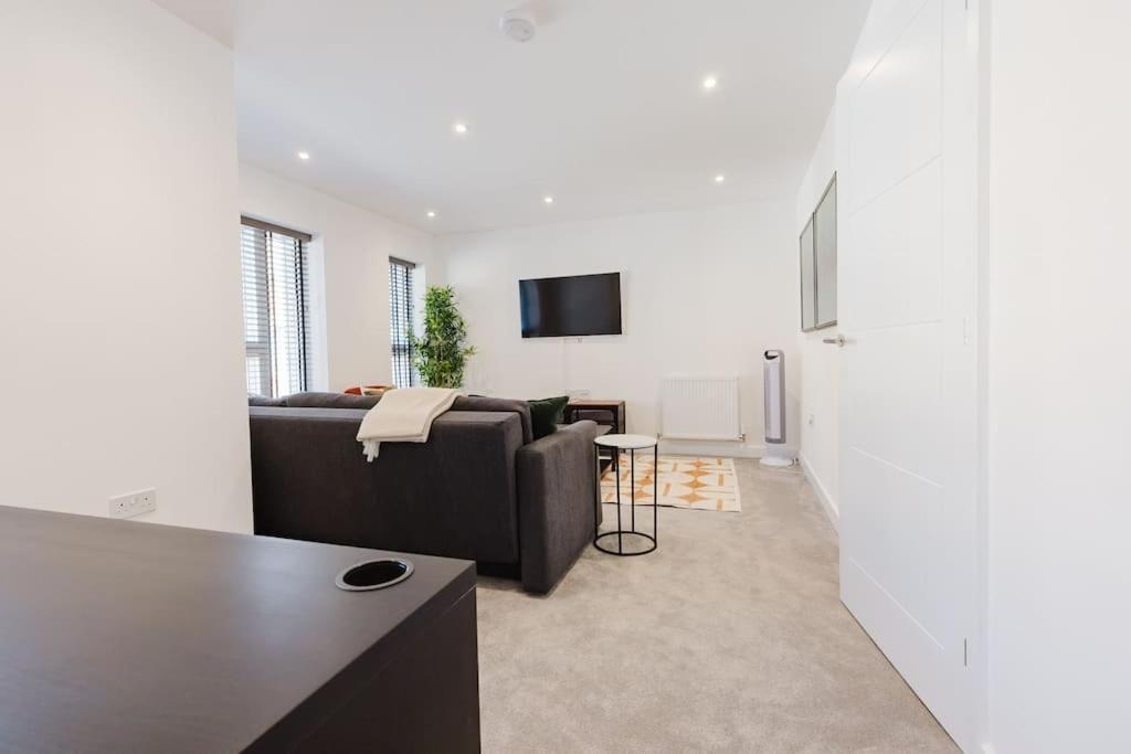 4-Level Luxury 2 Bedroom House Sleeps 6, Rooftop, Harry P & Free Parking Watford  Exteriér fotografie