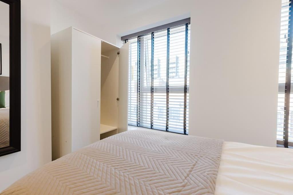 4-Level Luxury 2 Bedroom House Sleeps 6, Rooftop, Harry P & Free Parking Watford  Exteriér fotografie