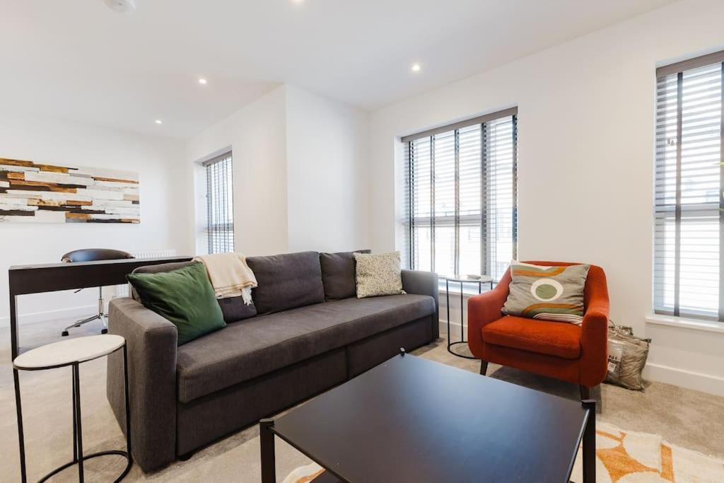 4-Level Luxury 2 Bedroom House Sleeps 6, Rooftop, Harry P & Free Parking Watford  Exteriér fotografie