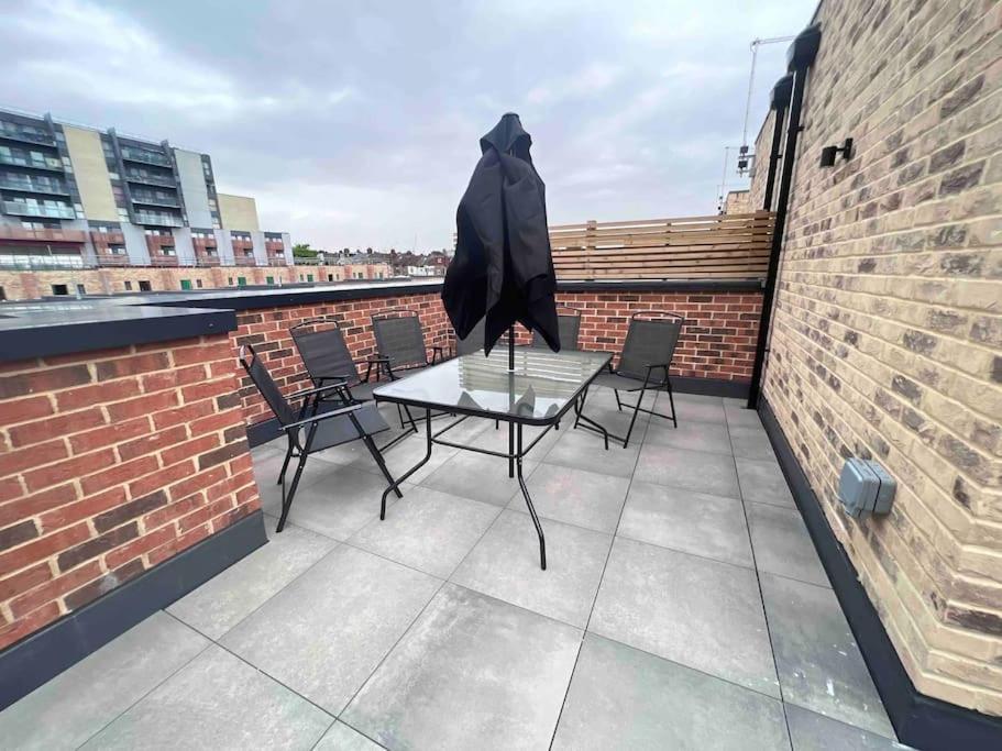 4-Level Luxury 2 Bedroom House Sleeps 6, Rooftop, Harry P & Free Parking Watford  Exteriér fotografie